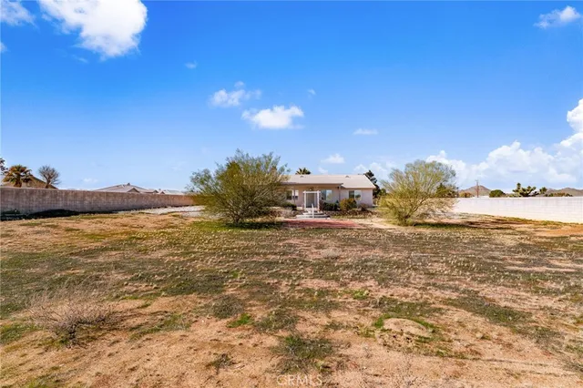 $2,600 | 15095 Douglas Street, Apple Valley, CA 92307