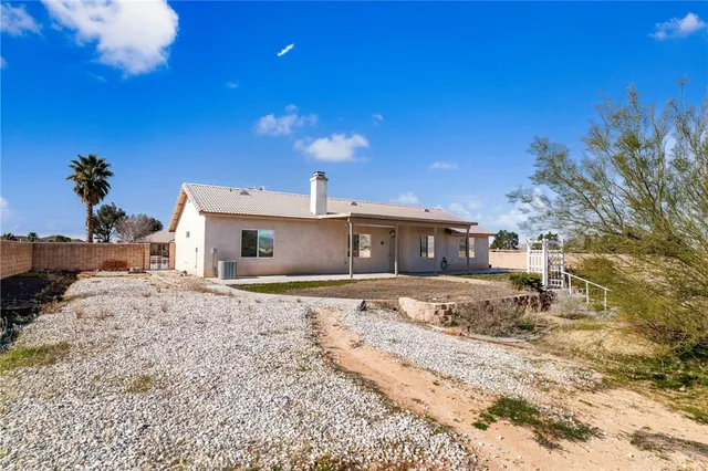$2,600 | 15095 Douglas Street, Apple Valley, CA 92307