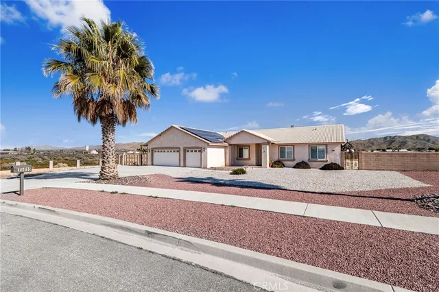 $2,600 | 15095 Douglas Street, Apple Valley, CA 92307