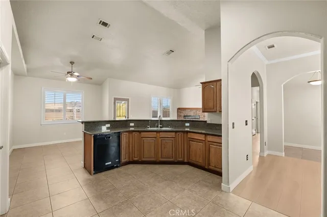 $2,600 | 15095 Douglas Street, Apple Valley, CA 92307