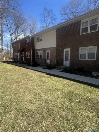 $2,200 | 124 Lakeside Drive, Unit 109, Bristol, CT 06010