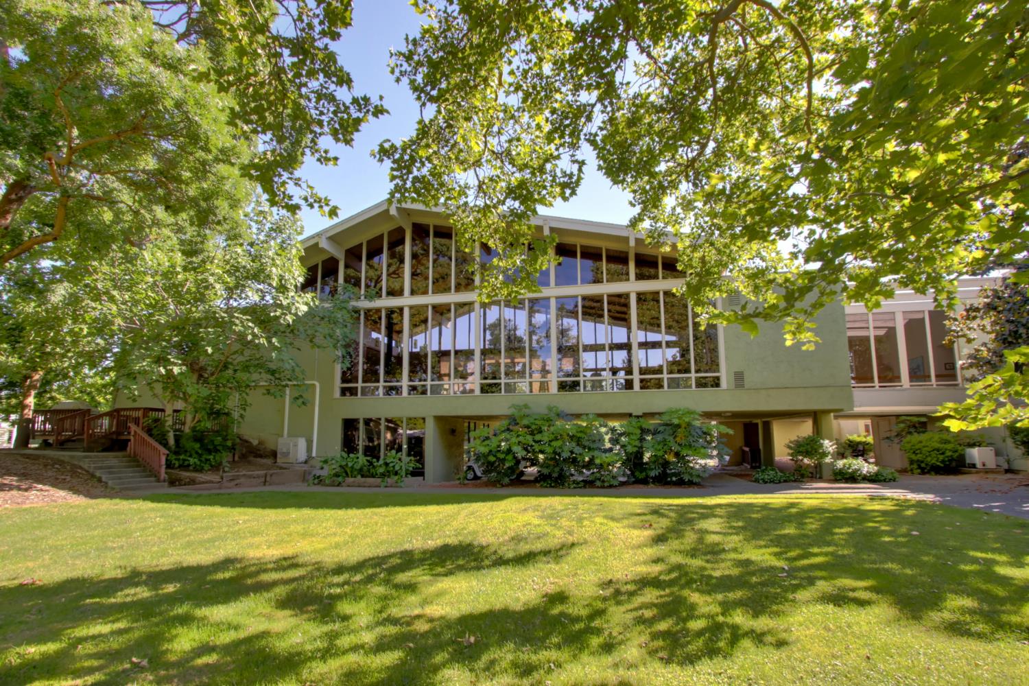 140 Inner Circle Davis, CA 95618 - Photo 2 of 40 Inviting and vibrant clubhouse