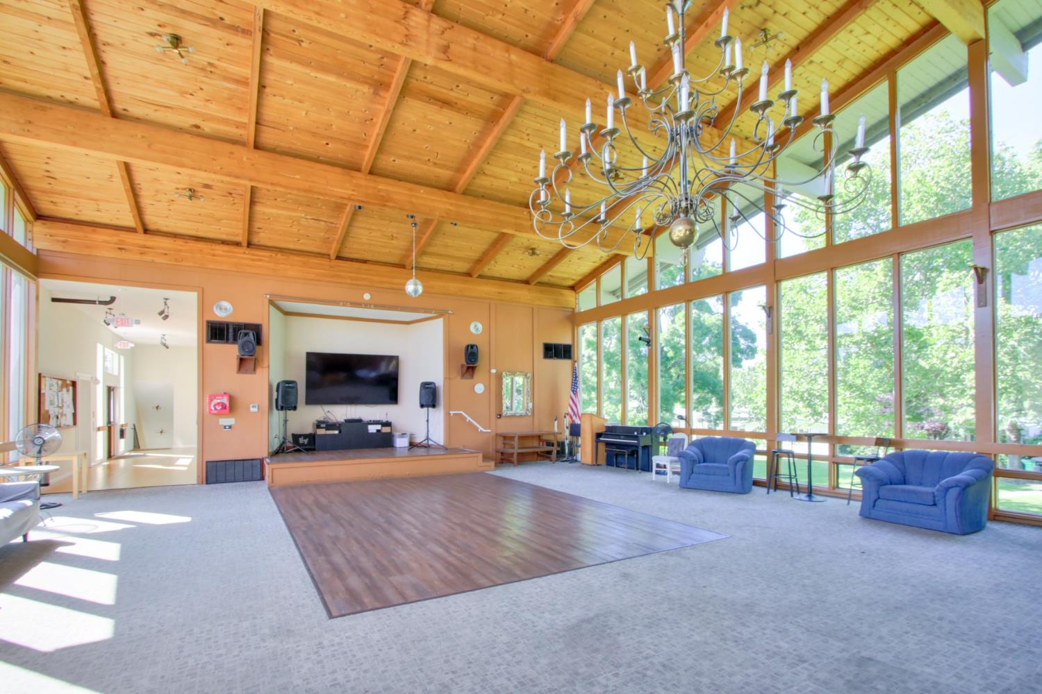 140 Inner Circle Davis, CA 95618 - Photo 4 of 40 Clubhouse interior