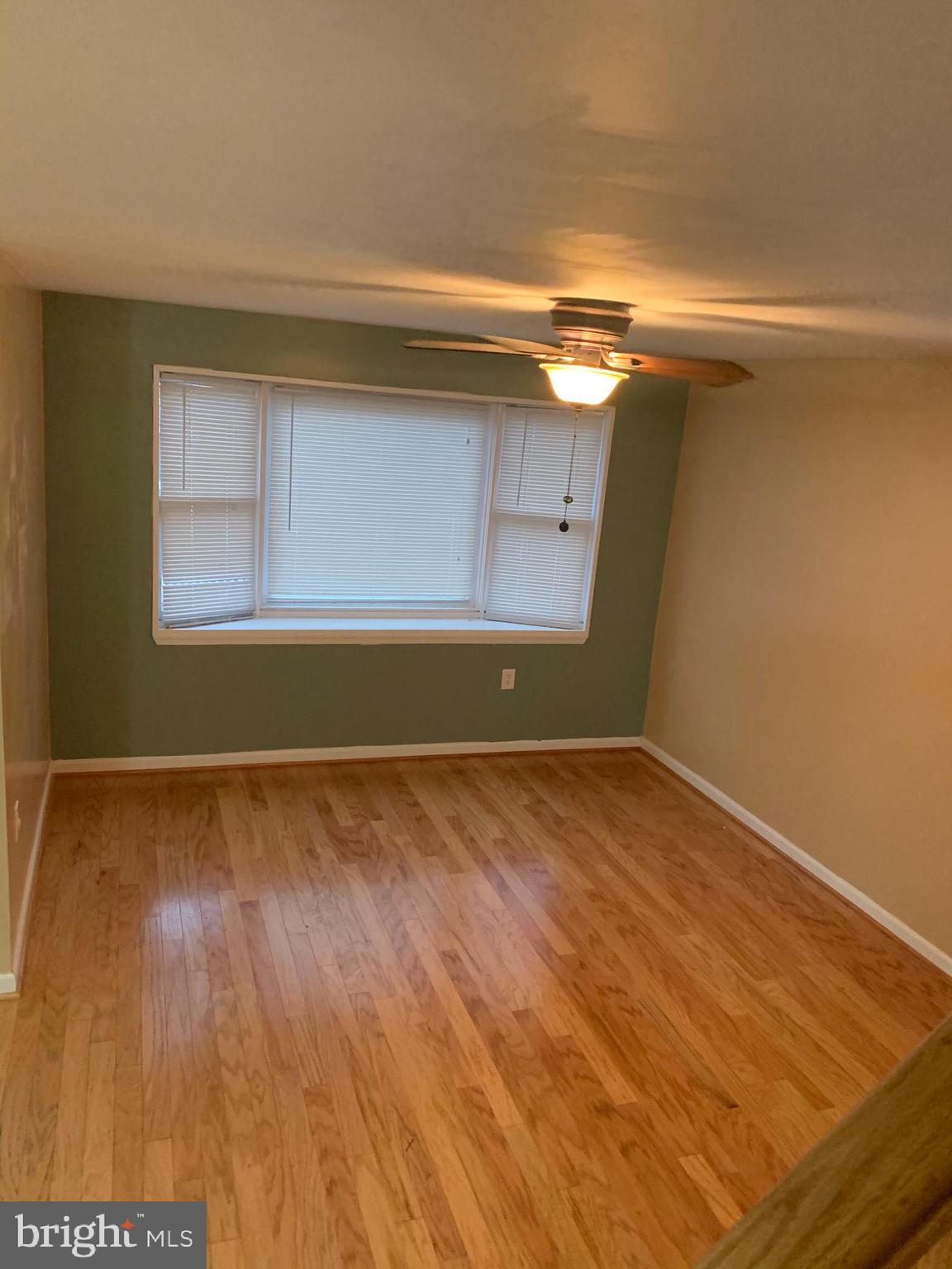 11 Terrace Road Baltimore, MD 21221 - Photo 3 of 28 Living room