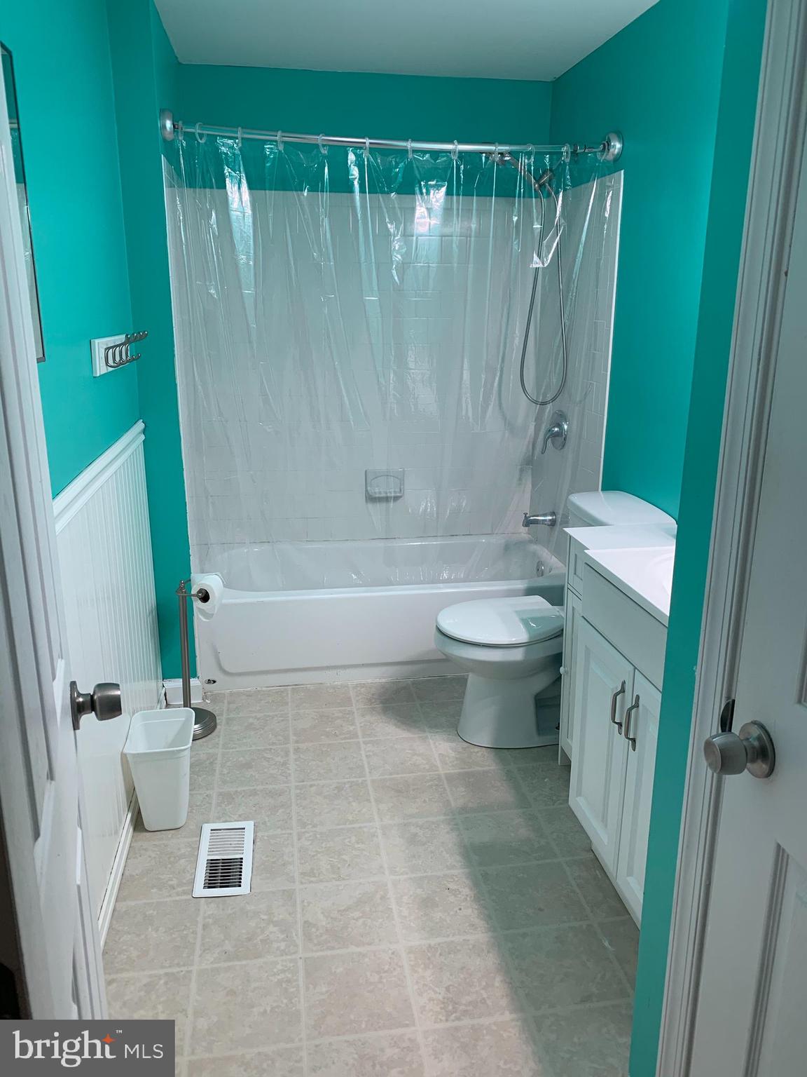 11 Terrace Road Baltimore, MD 21221 - Photo 22 of 28 Second floor bath