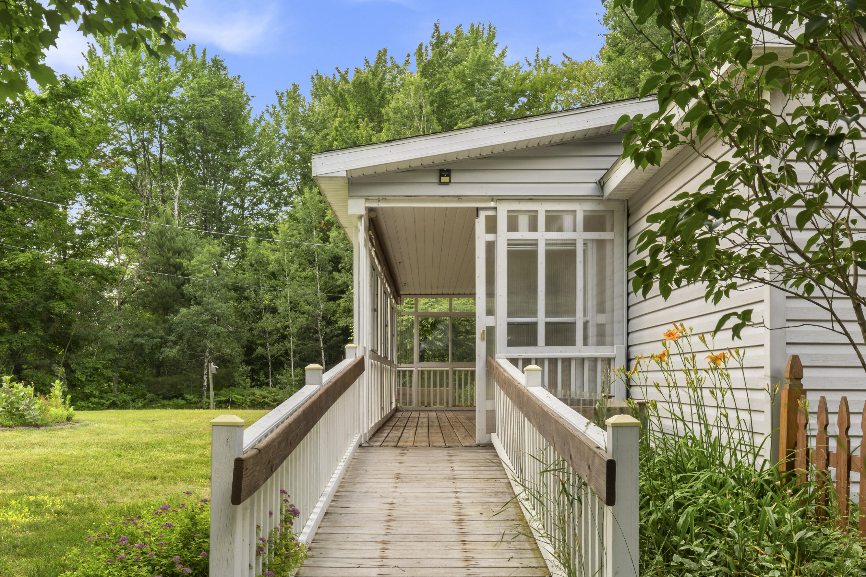 3839 Wallaker Road Benzonia, MI 49616 - Photo 9 of 37 0S5A1615
