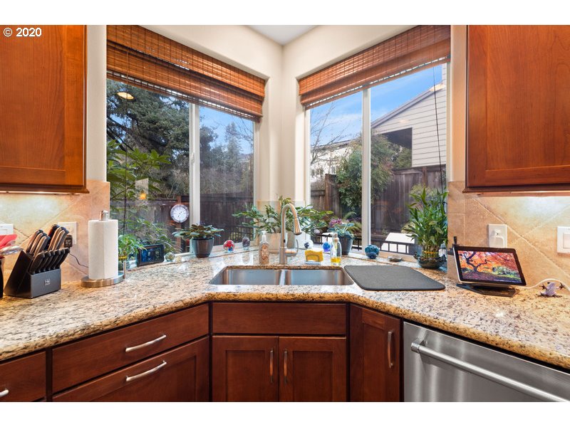 13263 Southwest Summit Ridge Street Tigard, OR 97224 - Photo 14 of 32 Gallery Image 14