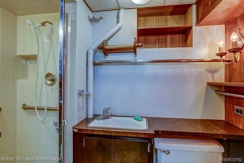 11323 Inkster Road Livonia, MI 48150 - Photo 19 of 24 Lower level full bath