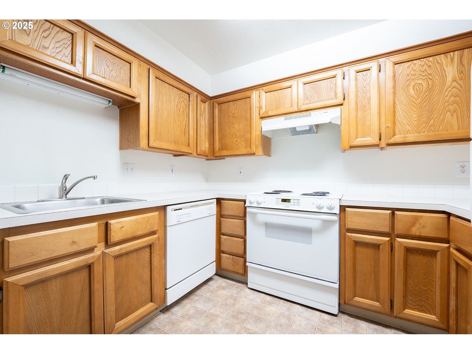 8720 Southwest Tualatin Road, Unit 206 Tualatin, OR 97062 - Photo 10 of 48