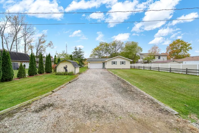 $400,000 | 3870 Rus Dic Drive, Reading, MI 49274