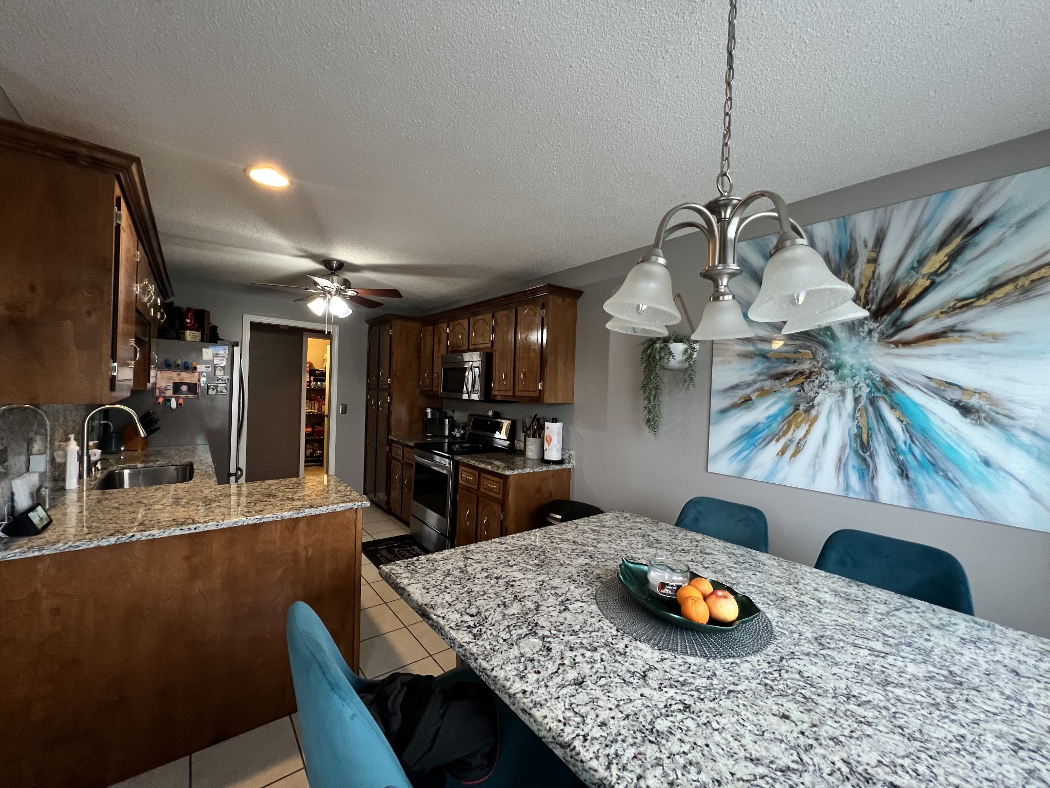 3366 Brownsville Road Clarksville, TN 37043 - Photo 2 of 23 a kitchen with a table and chairs