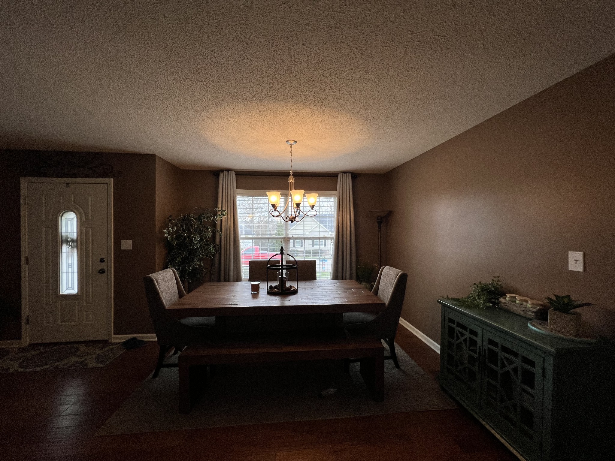 3366 Brownsville Road Clarksville, TN 37043 - Photo 7 of 23 a dining room with furniture and window