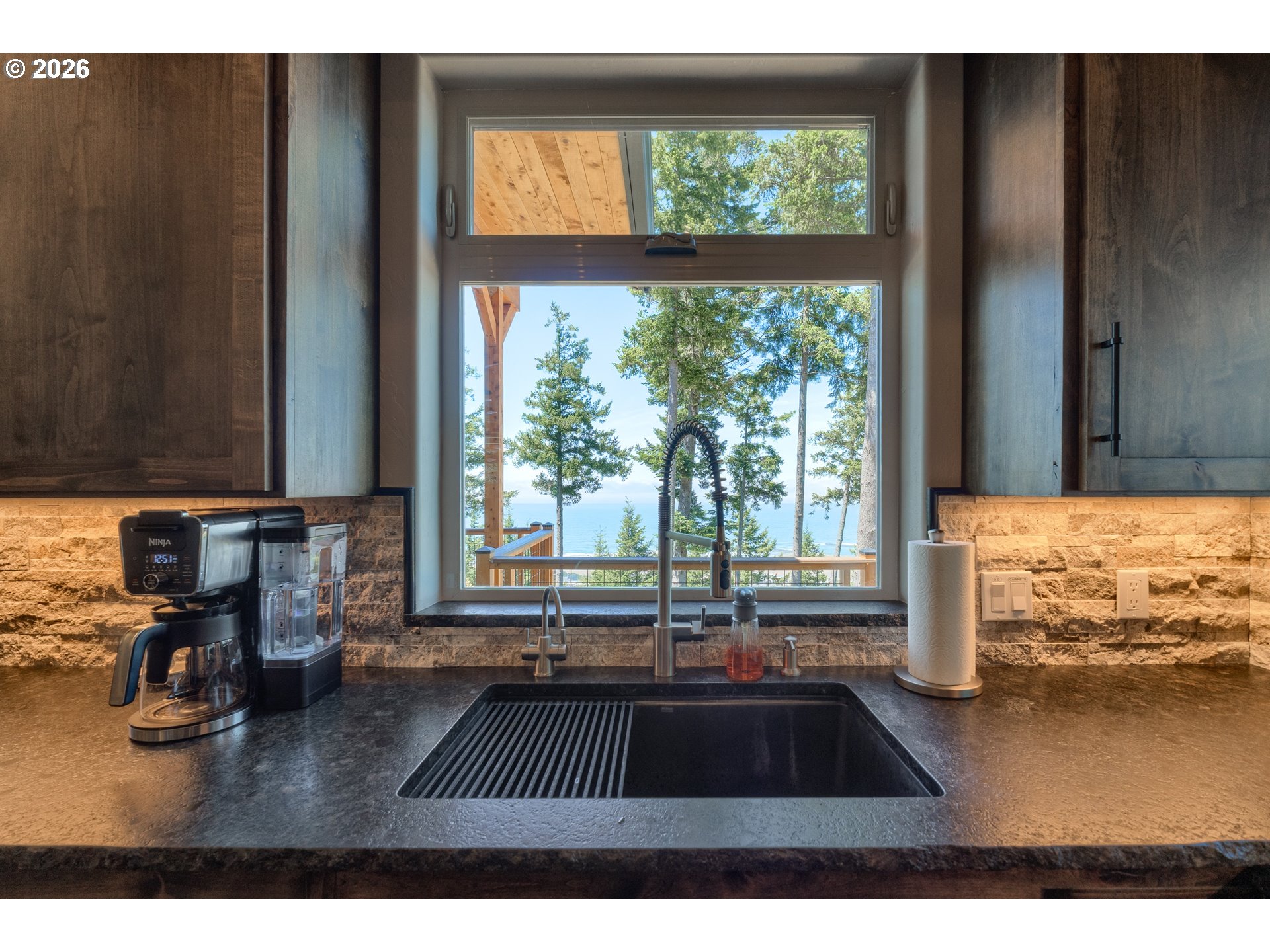 94840 Grizzly Mountain Road Gold Beach, OR 97444 - Photo 10 of 48