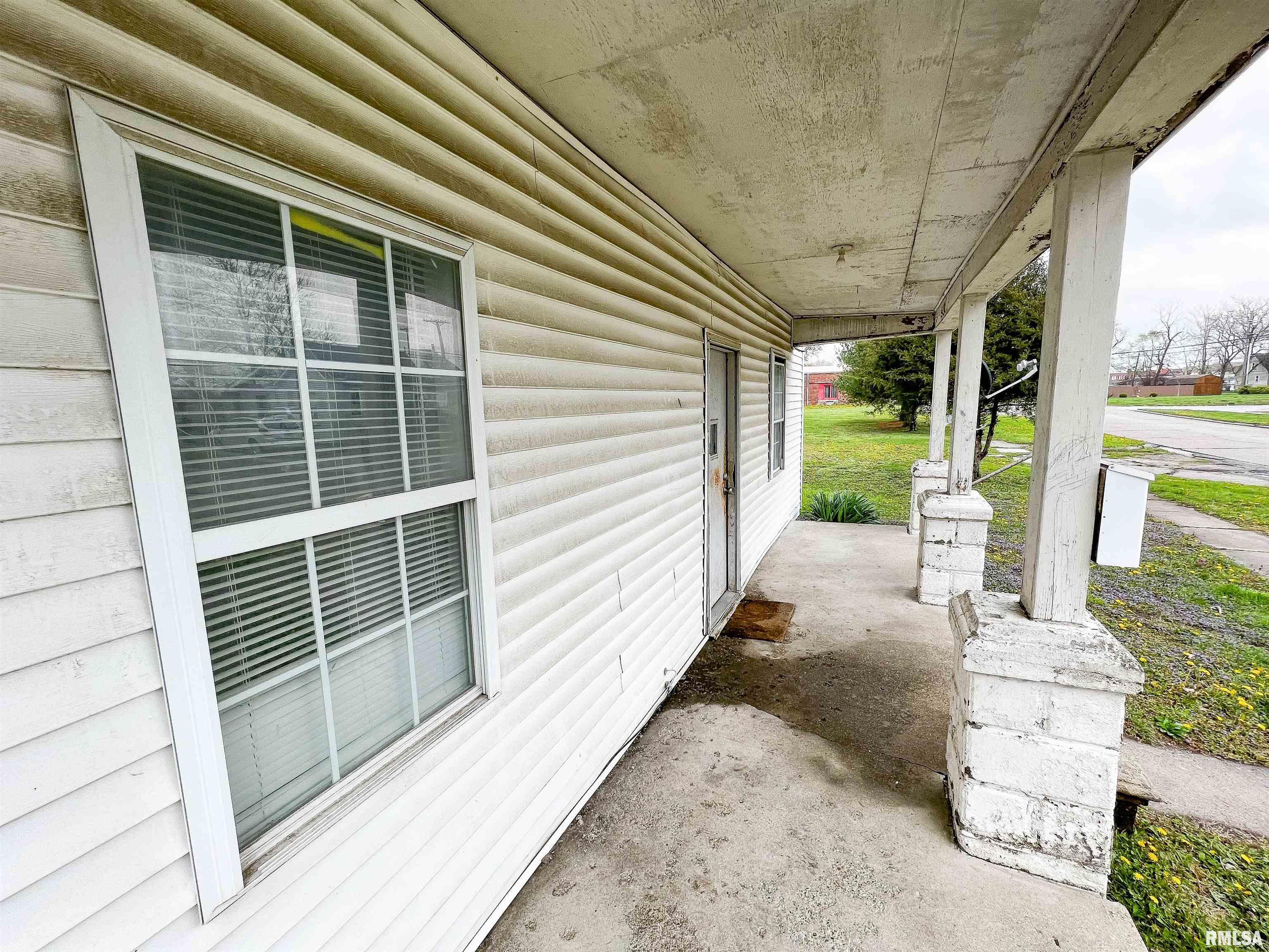 328 West 3rd Street Flora, IL 62839 - Photo 9 of 48 Gallery Image 9