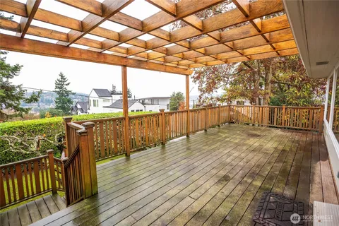 a view of an outdoor space