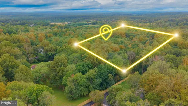 a view of a back yard from a balcony