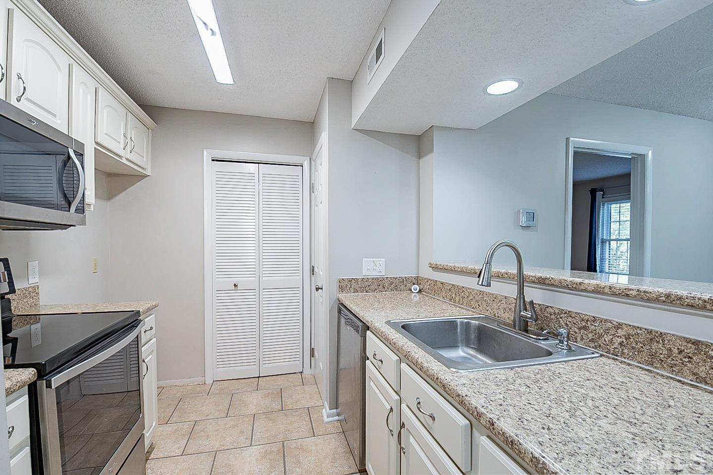 3700 Chimney Ridge Place, Unit 102 Durham, NC 27713 - Photo 4 of 14 Gallery Image 4