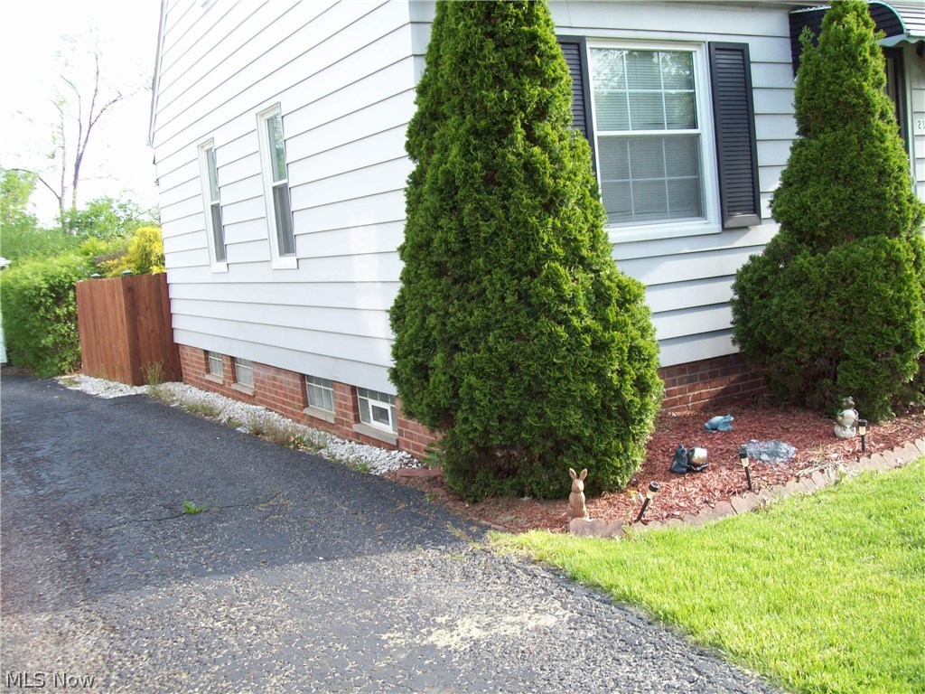 21002 Franklin Road Maple Heights, OH 44137 - Photo 3 of 17 Gallery Image 3