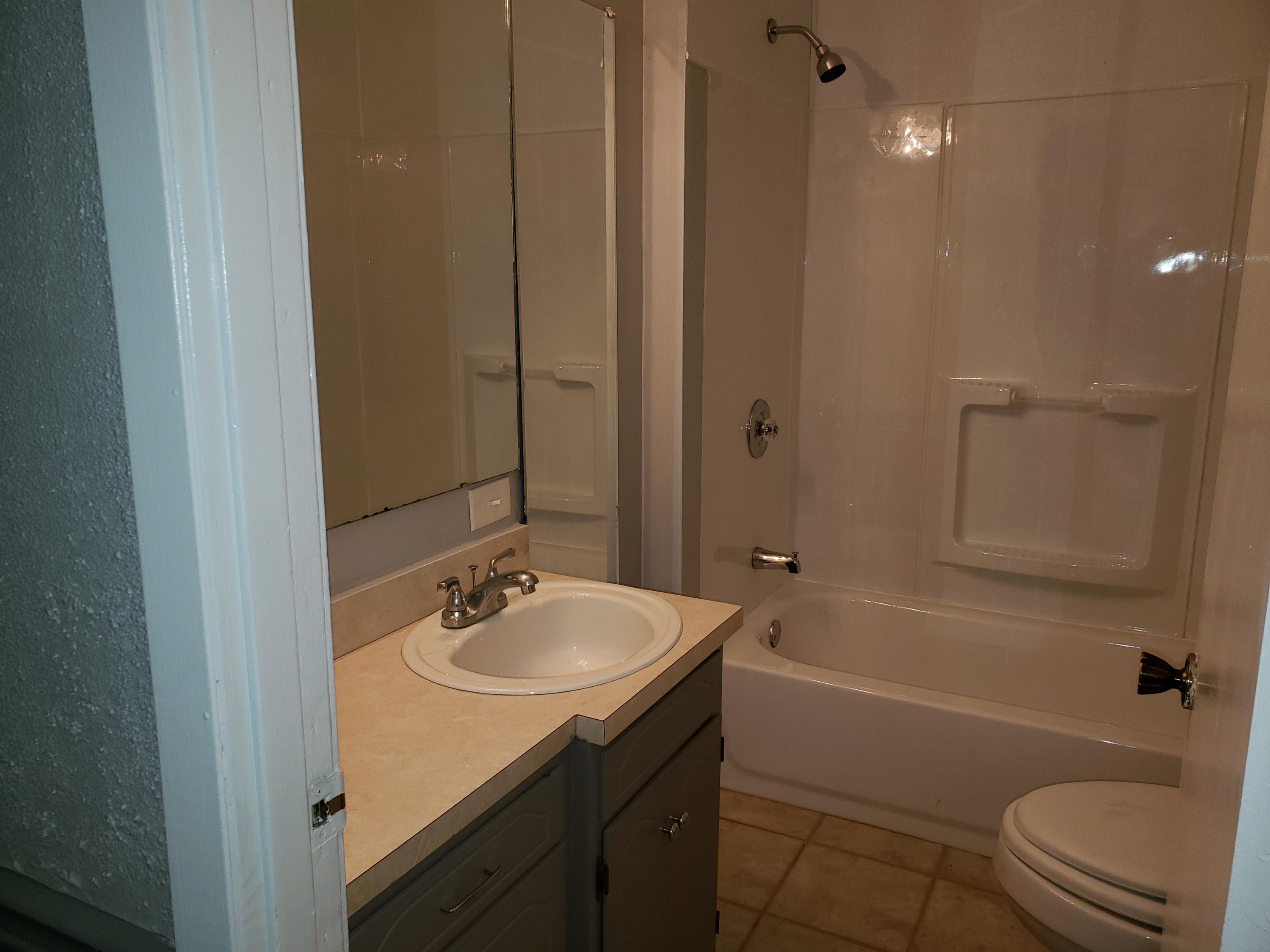 4619 Adams Road, Unit 18 Hixson, TN 37343 - Photo 2 of 19 2nd bath