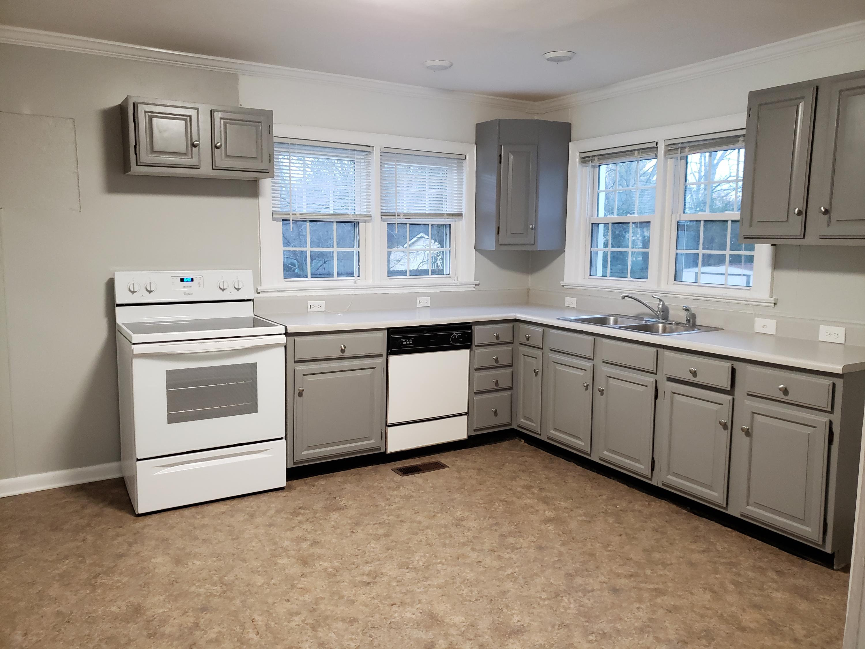 4619 Adams Road, Unit 18 Hixson, TN 37343 - Photo 10 of 19 kitchen