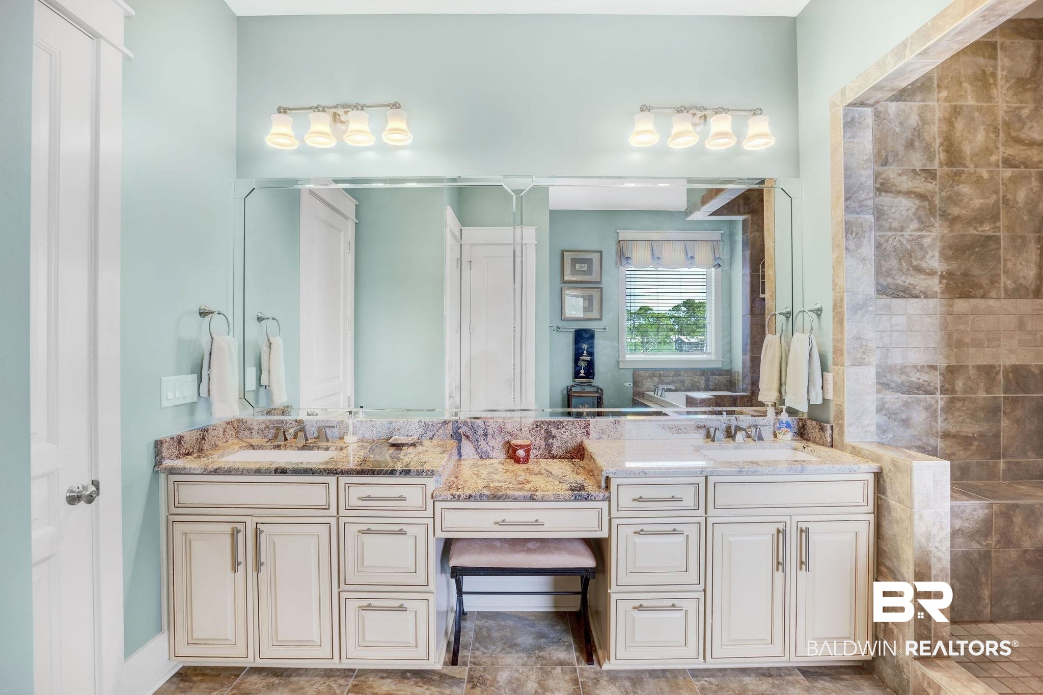 26159-26157 Marina Road Orange Beach, AL 36561 - Photo 18 of 50 East Unit Master Bath