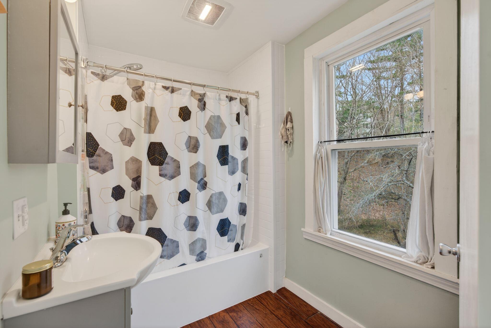 212 Middle Street Bath, ME 04530 - Photo 27 of 31 2nd Floor Full Bathroom
