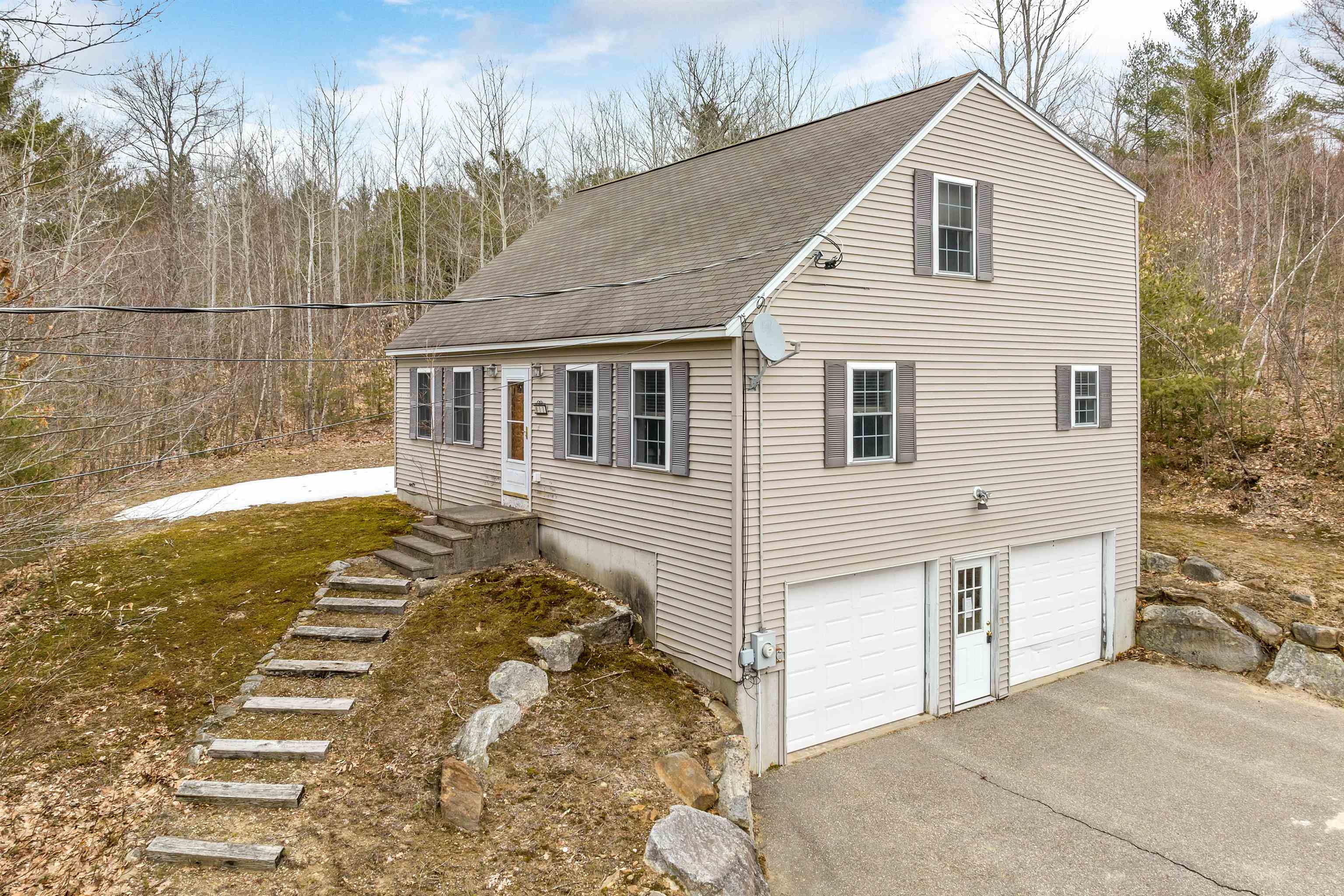 11 Hollywood Beach Road Alton, NH 03809 - Photo 1 of 26