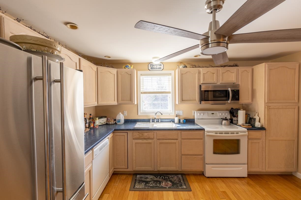 11 Hollywood Beach Road Alton, NH 03809 - Photo 12 of 26