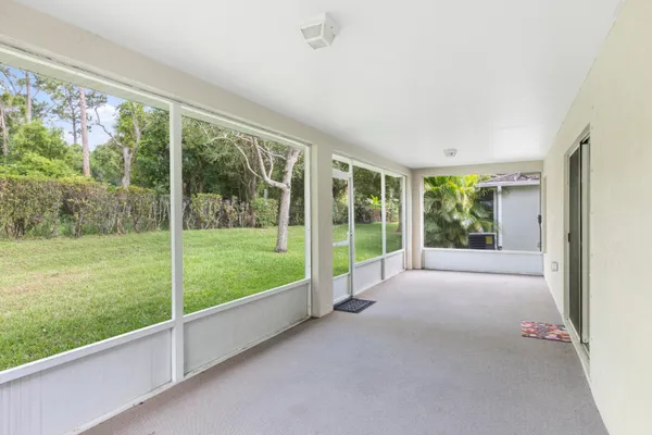 $2,200 | 2575 12th Square Southwest, Vero Beach, FL 32968