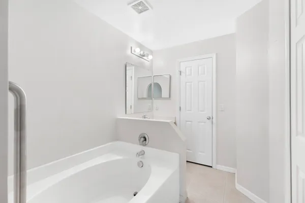 $2,200 | 2575 12th Square Southwest, Vero Beach, FL 32968