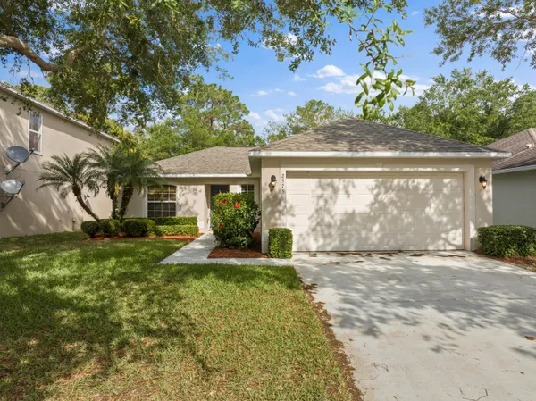 $2,200 | 2575 12th Square Southwest, Vero Beach, FL 32968