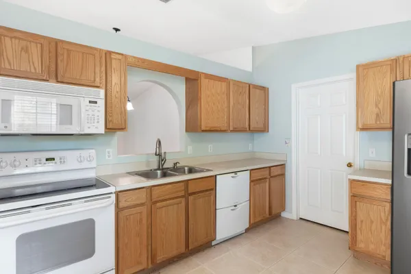 $2,200 | 2575 12th Square Southwest, Vero Beach, FL 32968