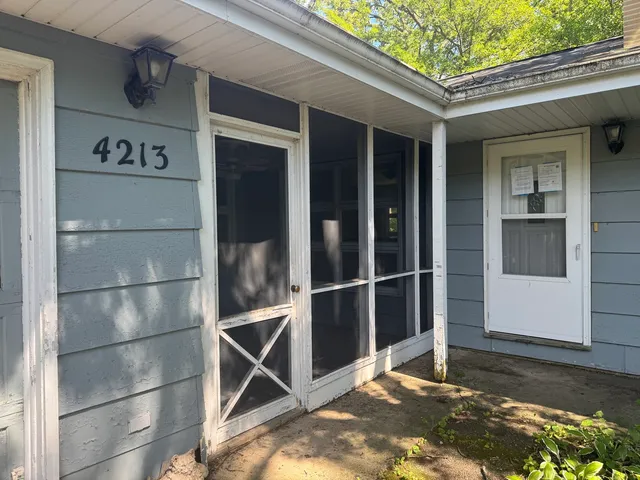 a view of entryway with front door