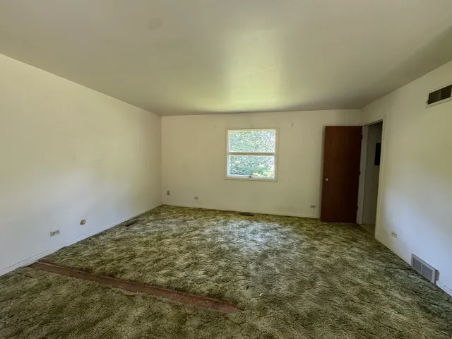 a view of an empty room and window