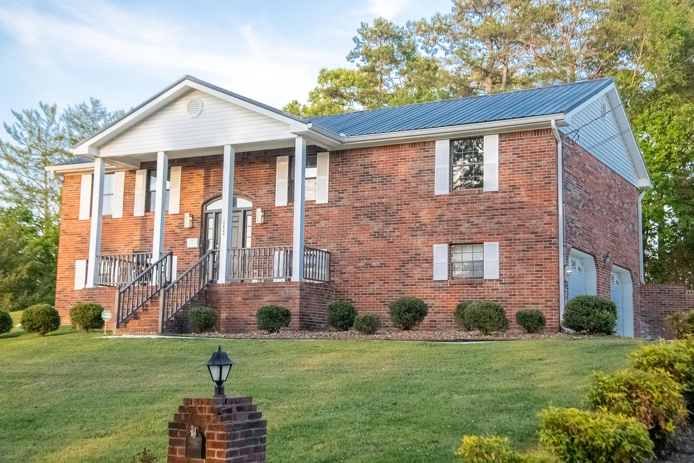 1604 West Rebel Road Rossville, GA 30741 - Photo 1 of 25 3-SIDED BRICK