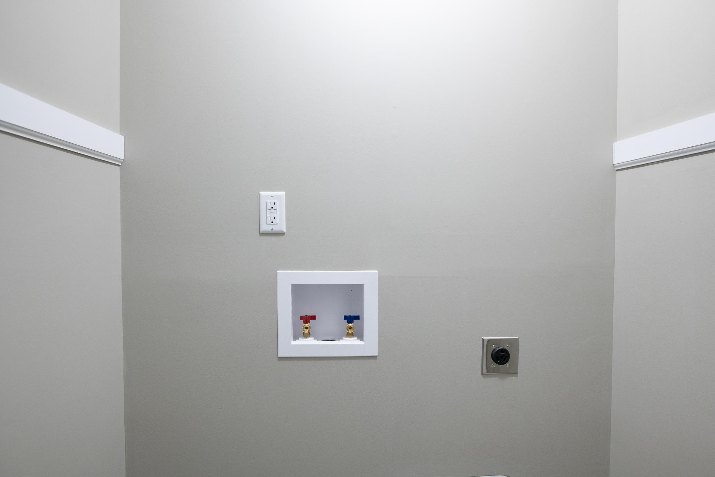 1604 West Rebel Road Rossville, GA 30741 - Photo 15 of 25 NEW LAUNDRY CLOSET