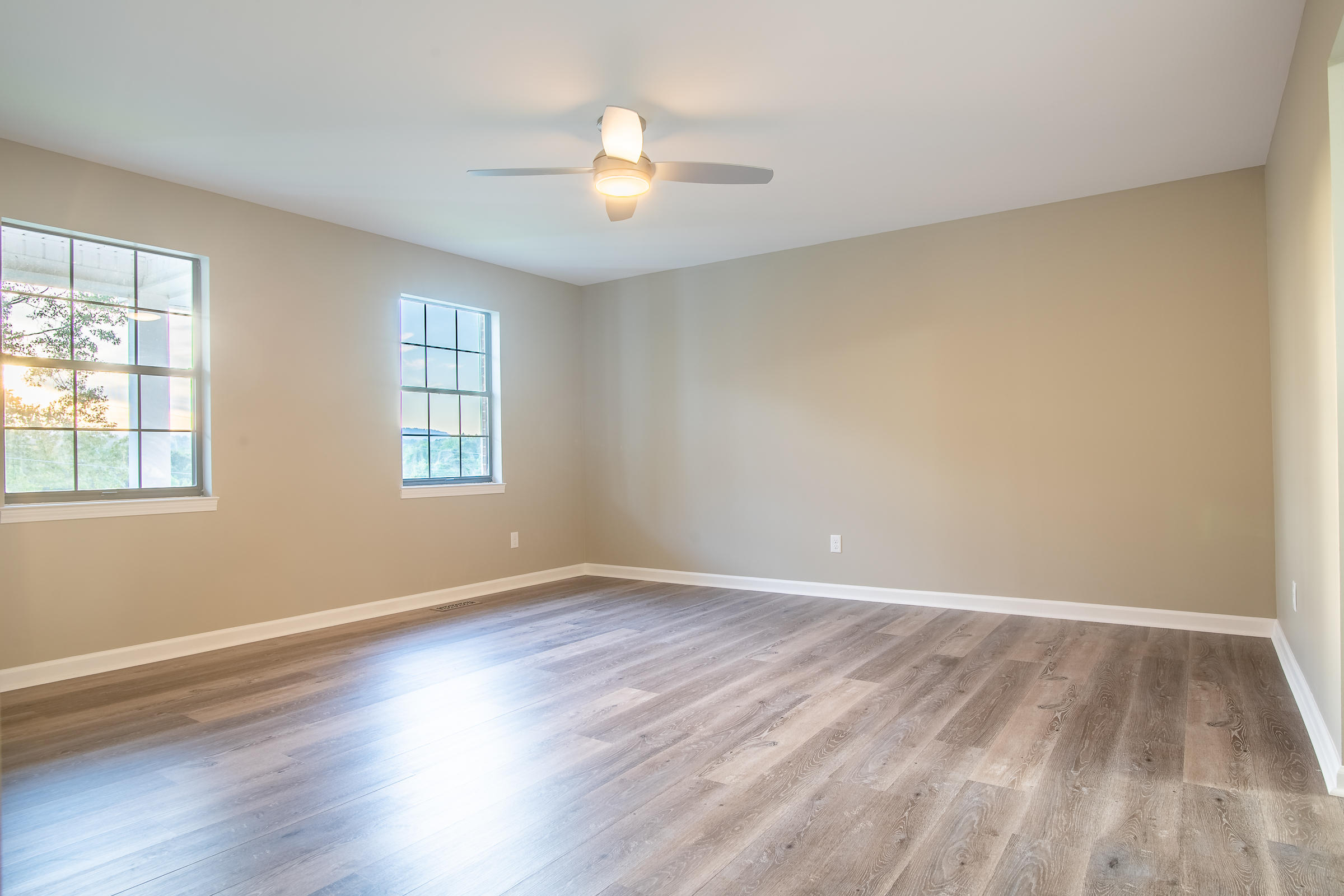 1604 West Rebel Road Rossville, GA 30741 - Photo 4 of 25 SPACIOUS LIVING ROOM