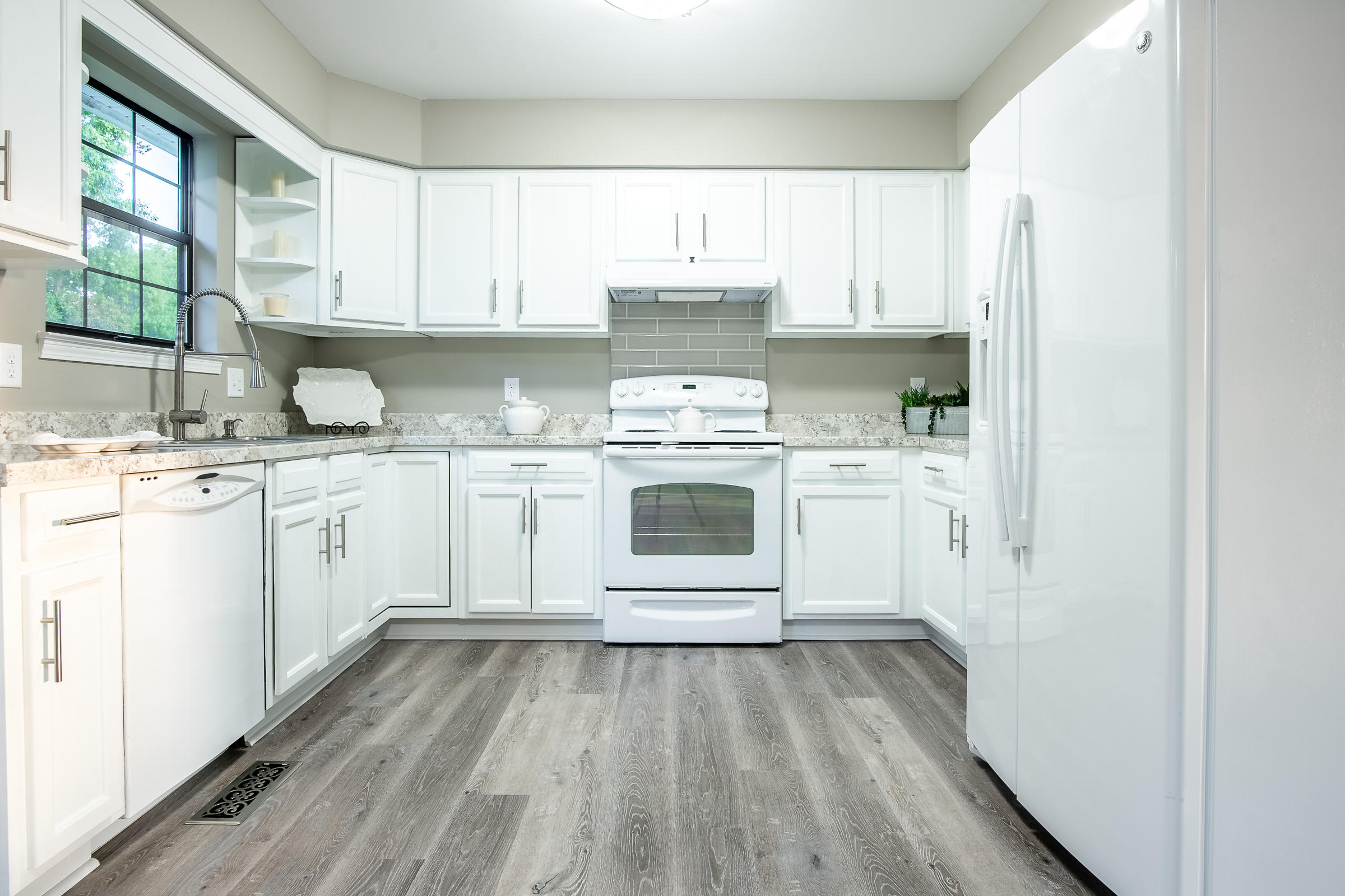 1604 West Rebel Road Rossville, GA 30741 - Photo 7 of 25 UPDATED KITCHEN
