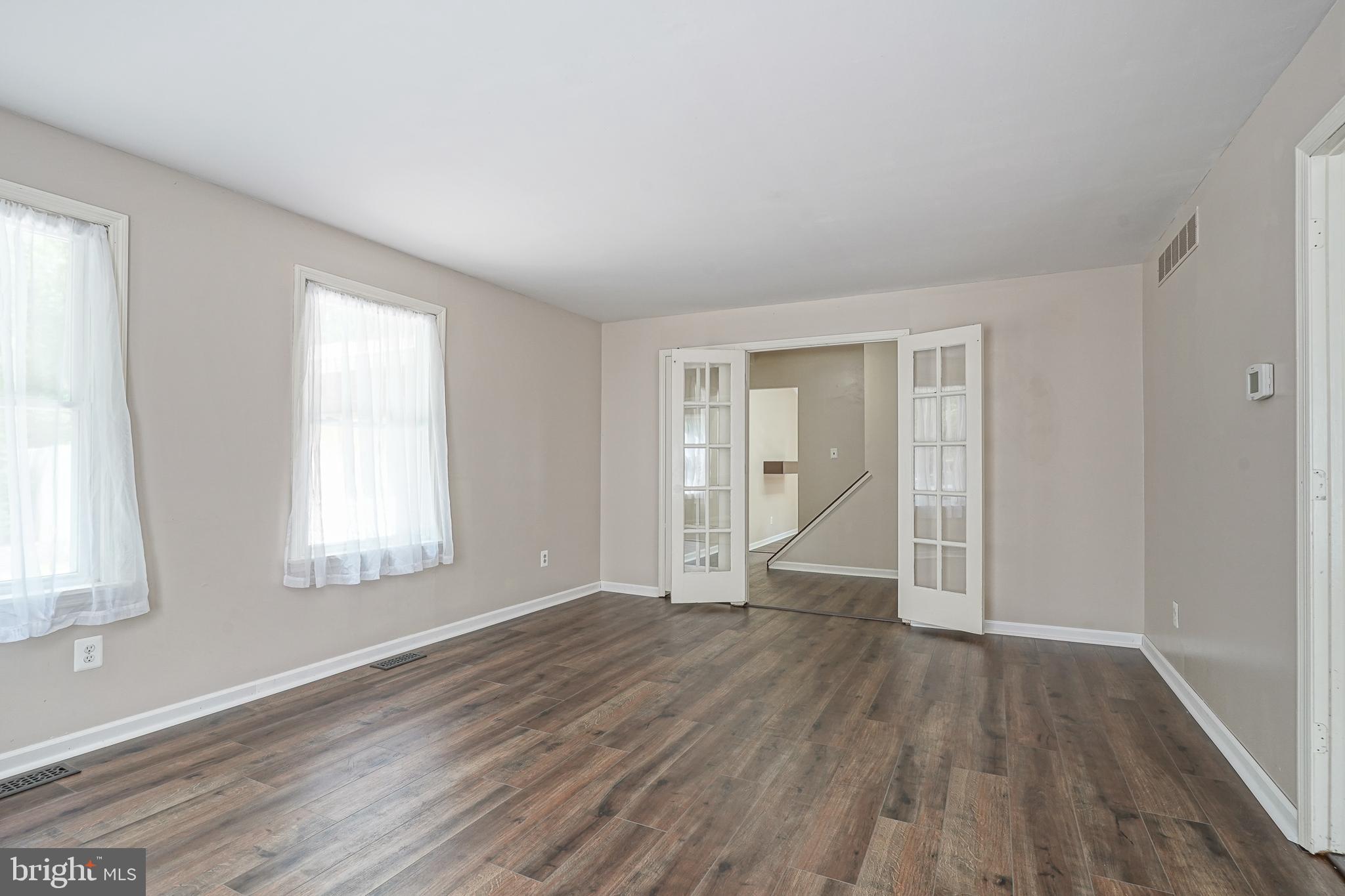 432 Carranza Road Tabernacle, NJ 08088 - Photo 4 of 34 Living room