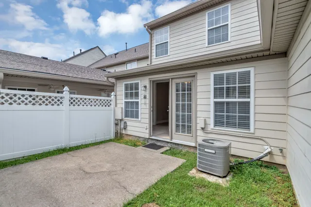 a view of a house with backyard