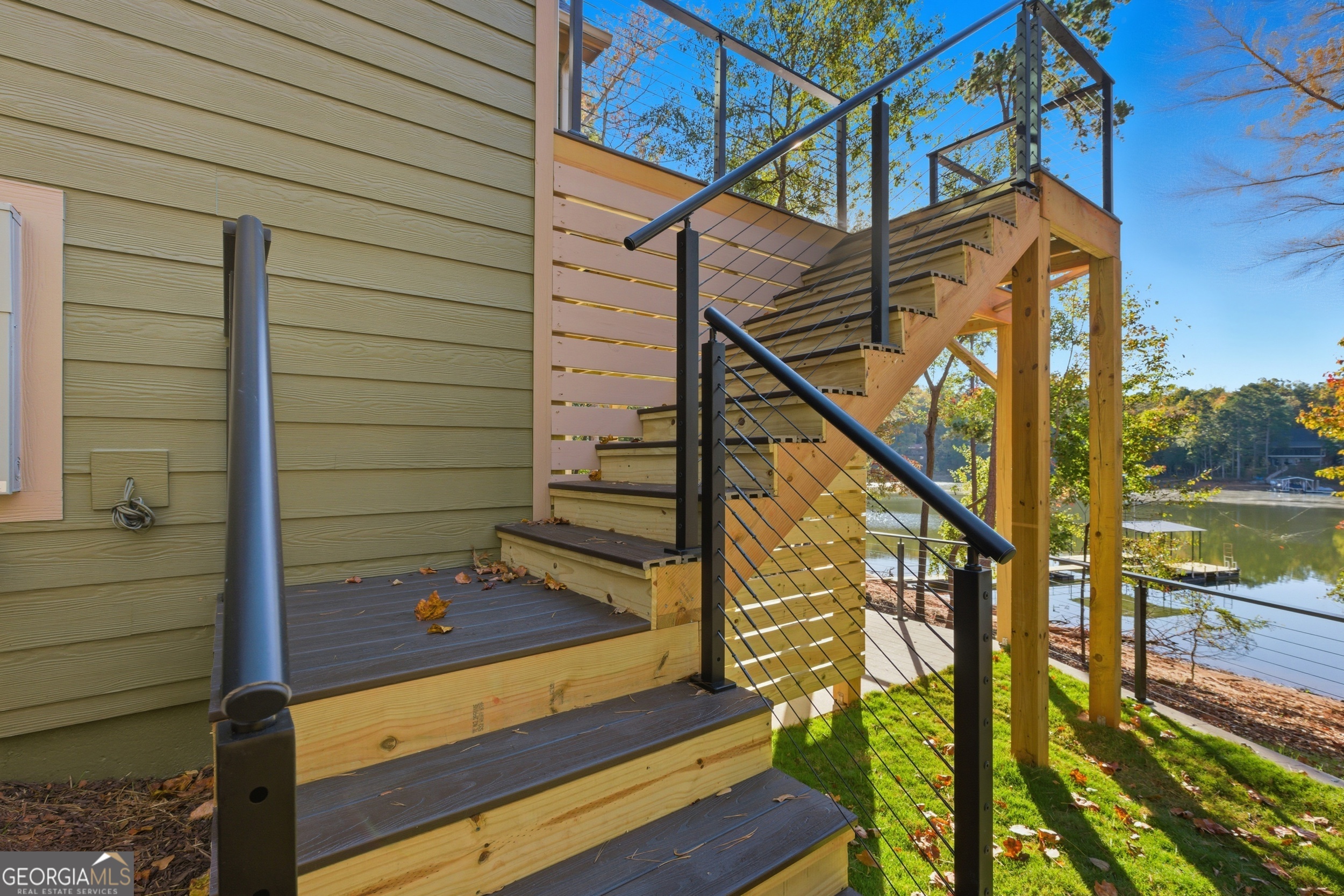 259 West Currahee Street Toccoa, GA 30577 - Photo 17 of 47 a view of balcony with wooden floor and fence
