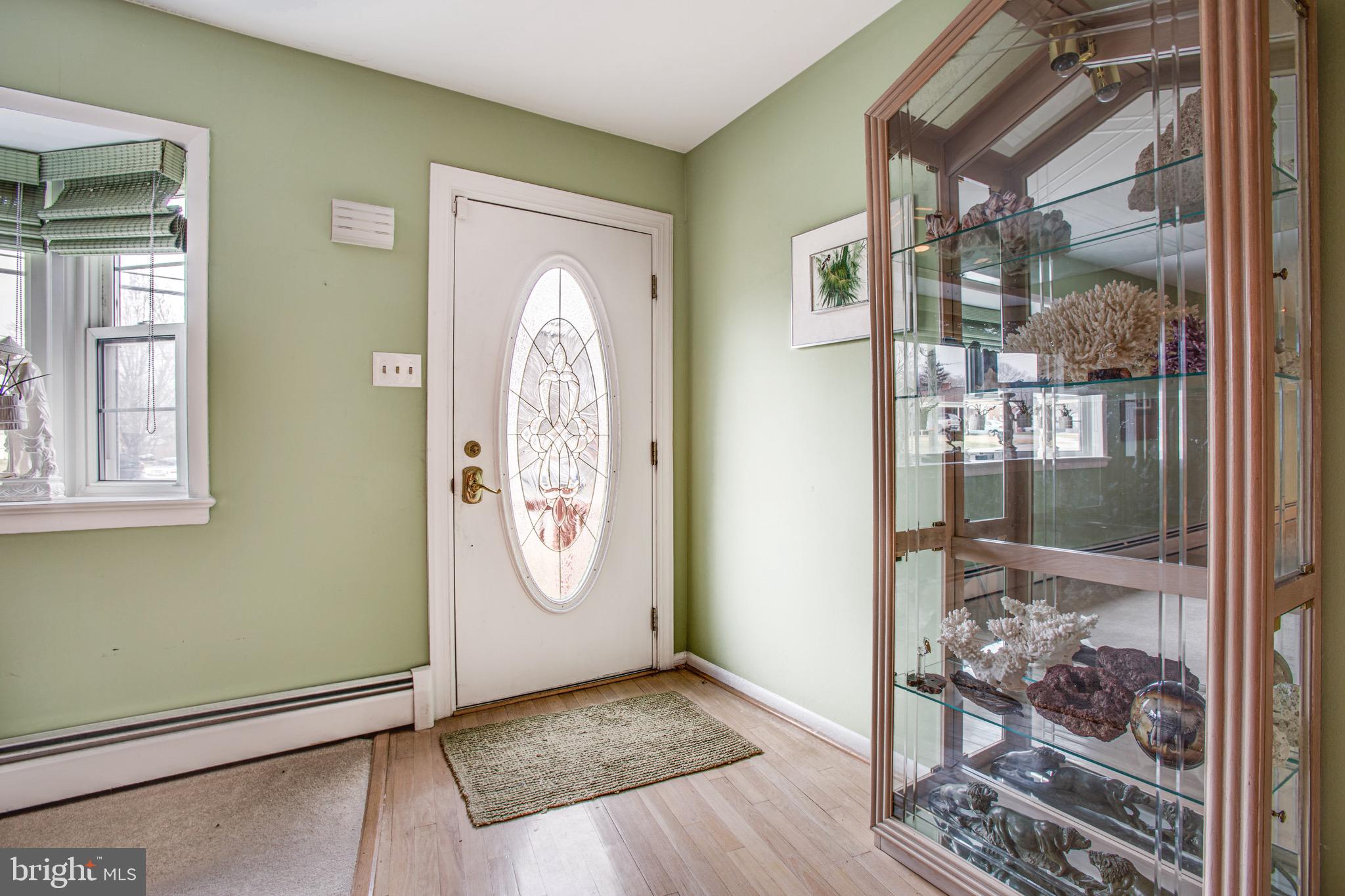 1411 Devils Reach Road Woodbridge, VA 22192 - Photo 4 of 76 Front door/foyer