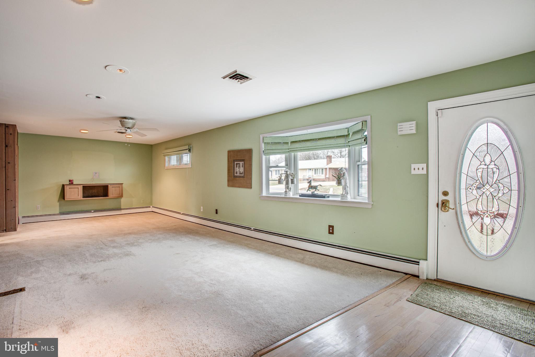 1411 Devils Reach Road Woodbridge, VA 22192 - Photo 5 of 76 Big living room for everyone!