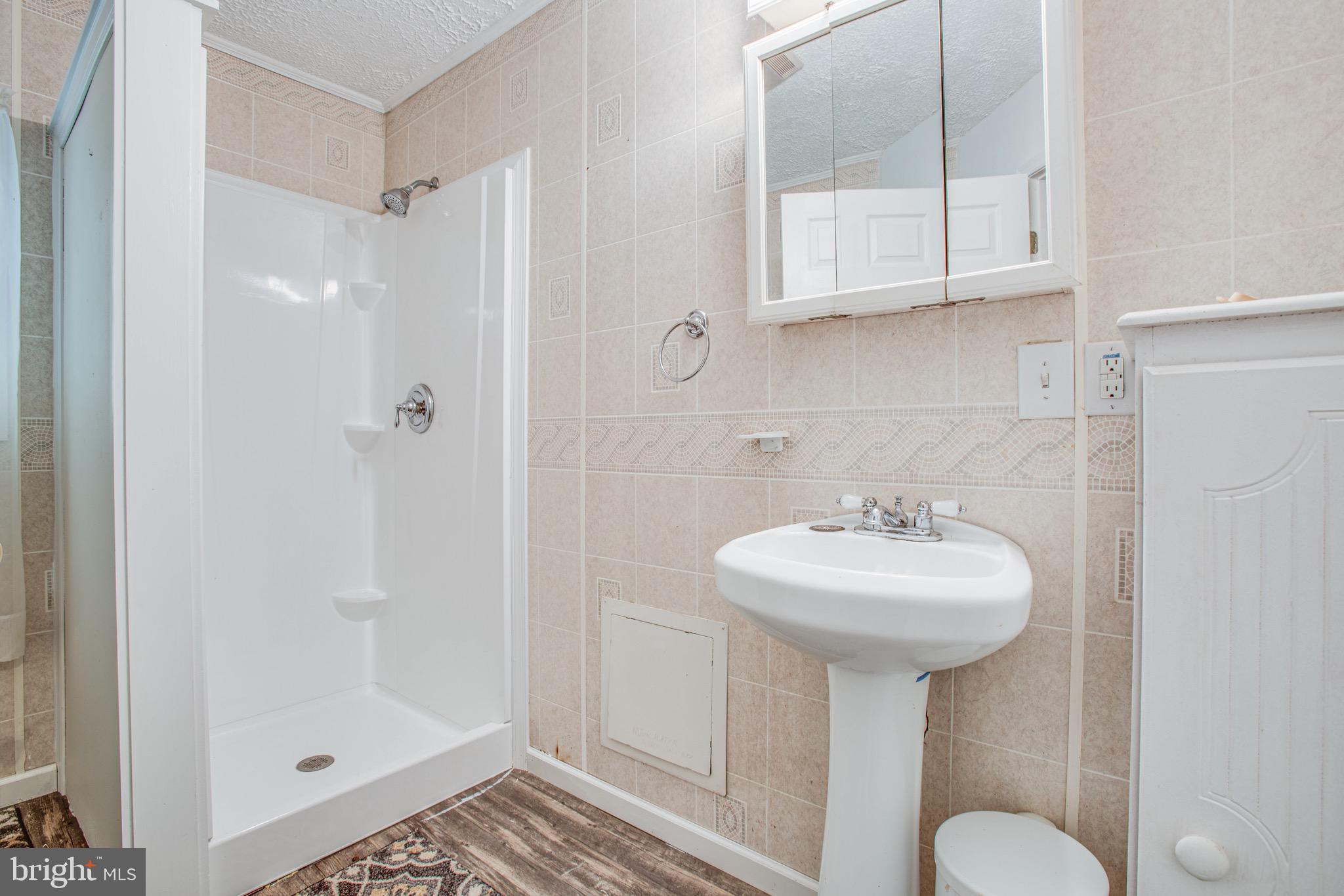 1411 Devils Reach Road Woodbridge, VA 22192 - Photo 70 of 76 Guesthouse full bath
