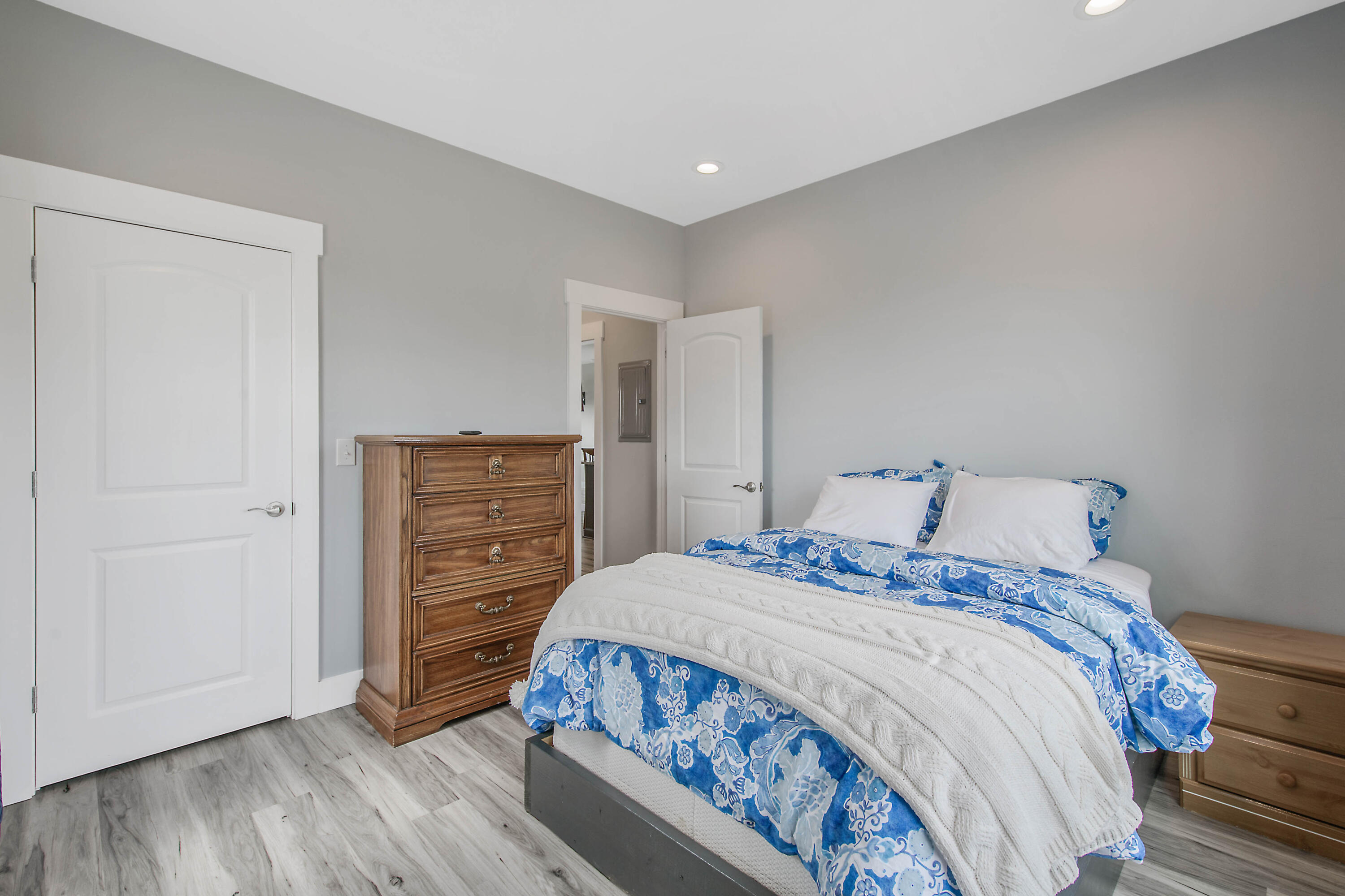 486 Beatrice Point Road Freeport, FL 32439 - Photo 24 of 38 Guest Room