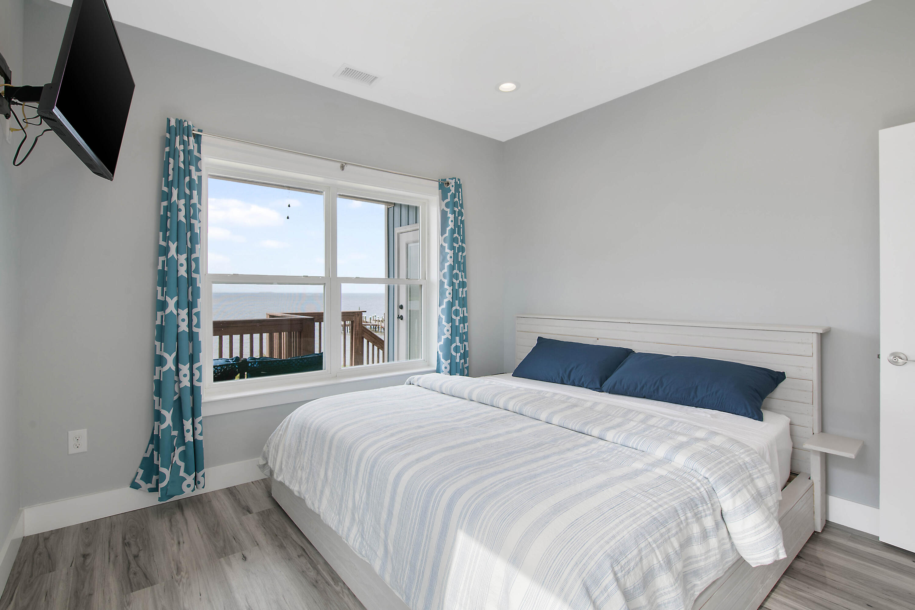 486 Beatrice Point Road Freeport, FL 32439 - Photo 27 of 38 Guest Bedroom