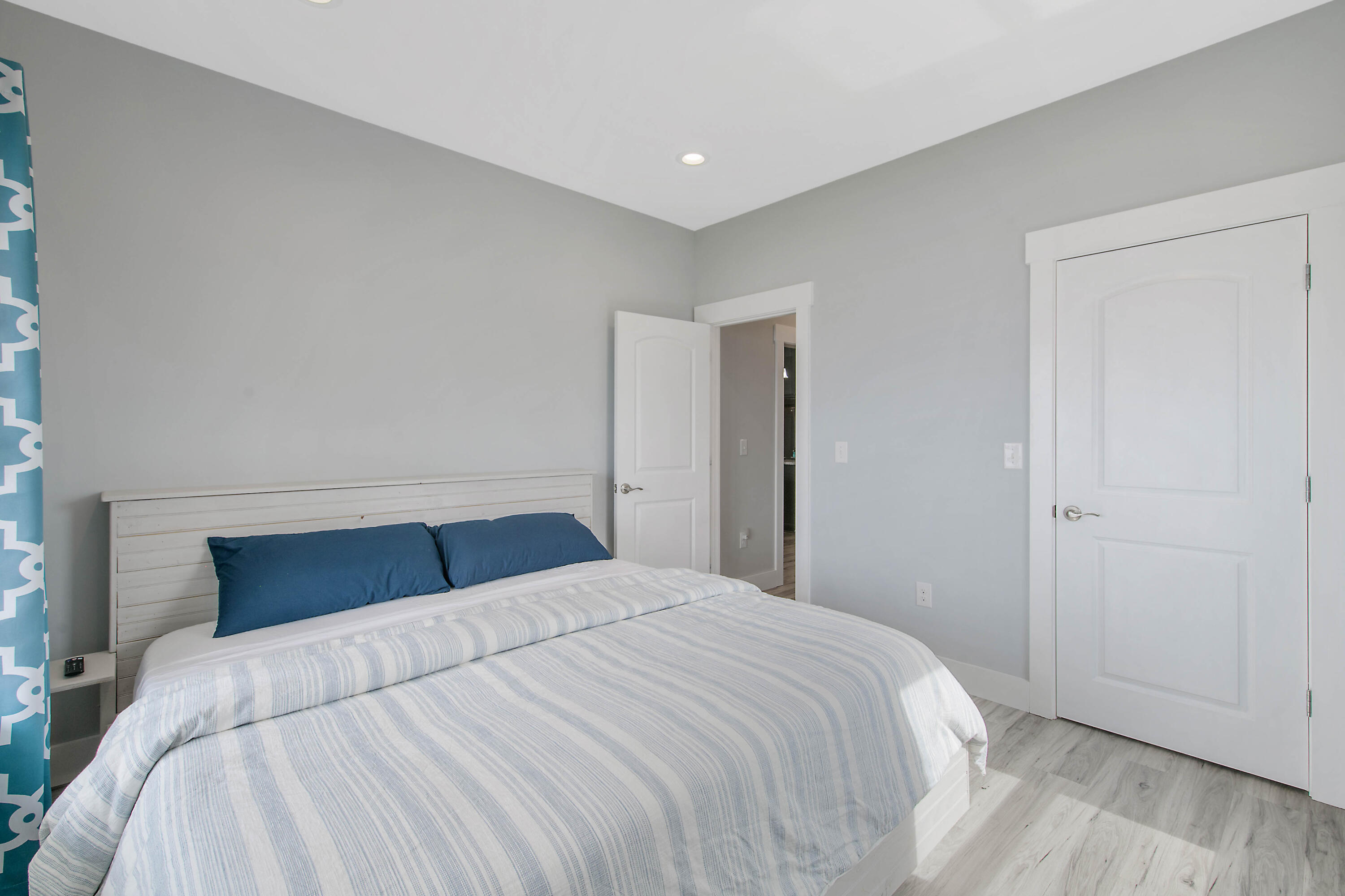 486 Beatrice Point Road Freeport, FL 32439 - Photo 28 of 38 Guest Bedroom