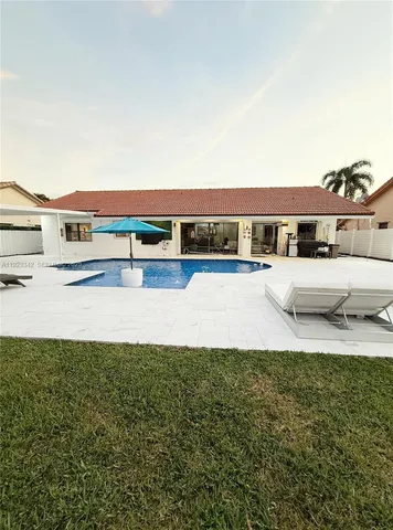 a view of a yard with table and chairs