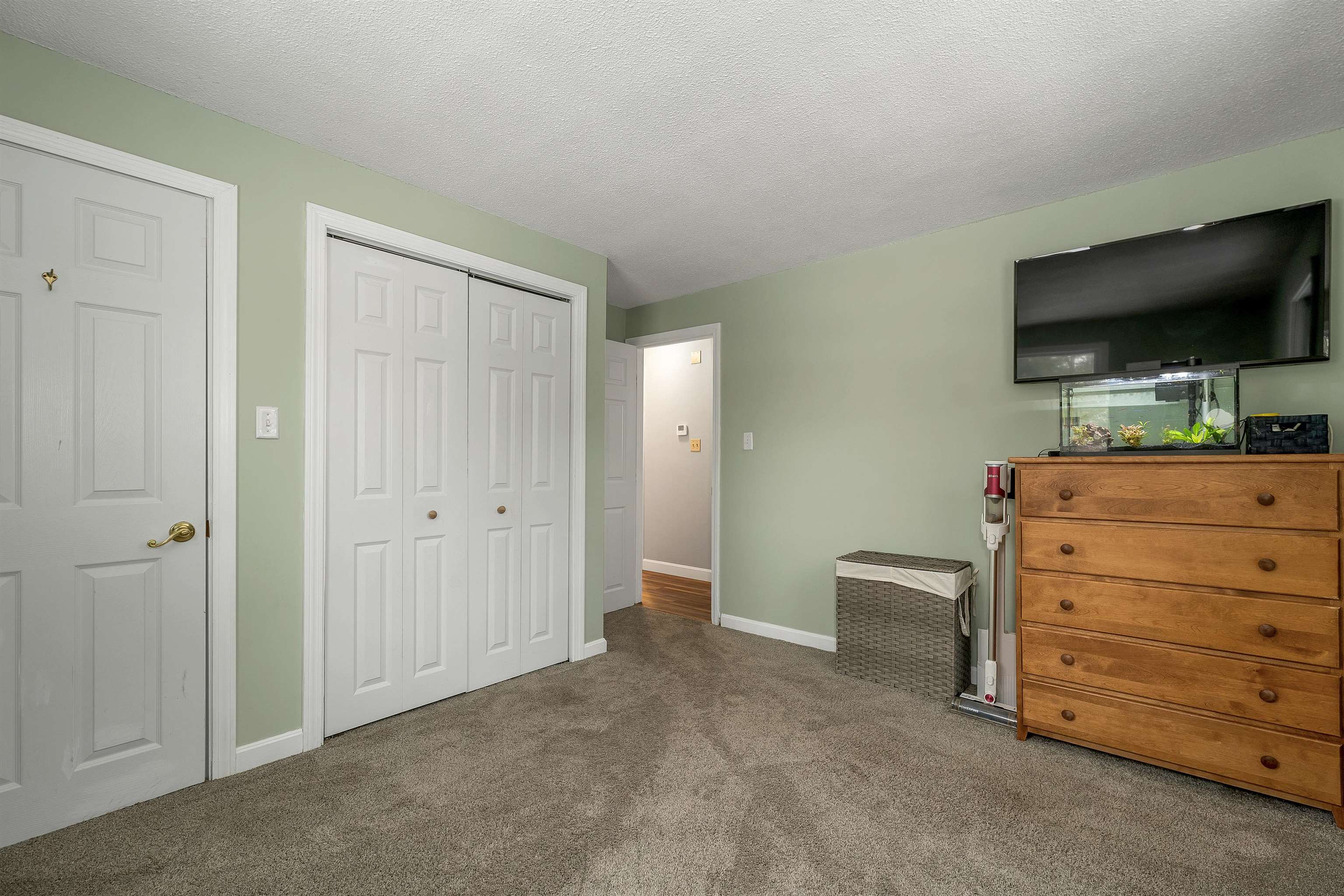 18 Ridgecrest Drive Hudson, NH 03051 - Photo 21 of 57