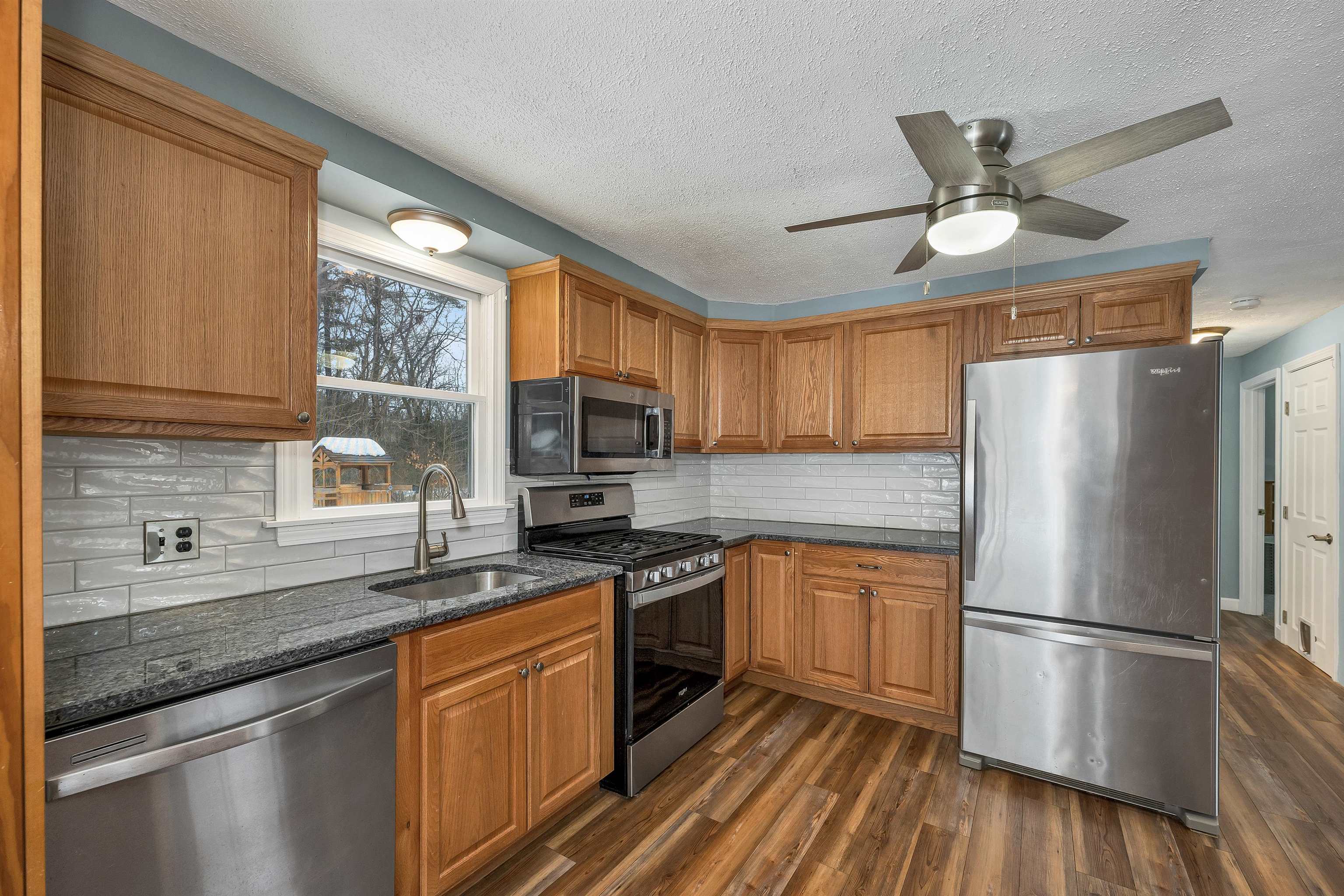 18 Ridgecrest Drive Hudson, NH 03051 - Photo 5 of 57